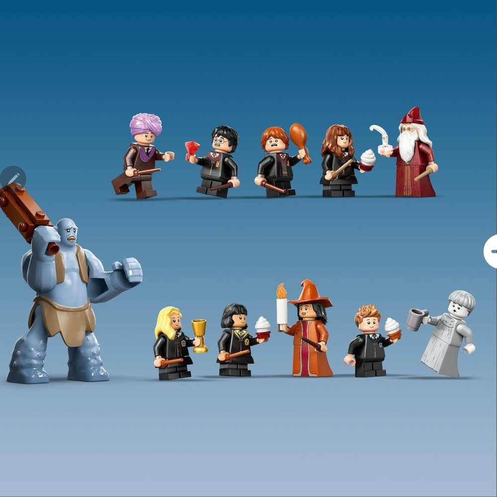 LEGO Harry Potter Hogwarts Castle Building Set - Picture 4 of 7